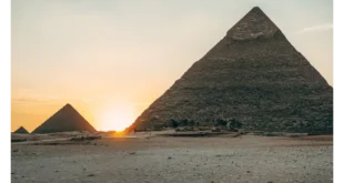 الأهرامات من الداخل
